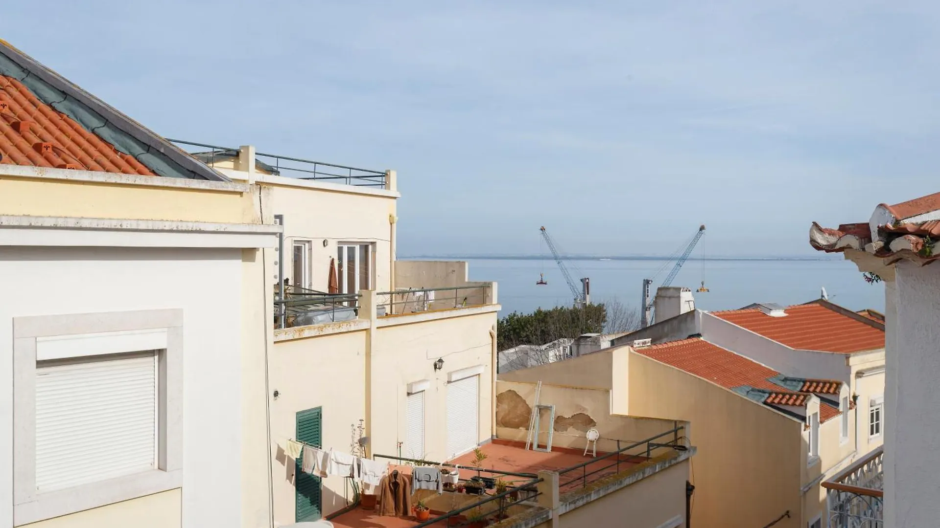Barbadinhos Apartments In Lisbon Historic Neighborhood