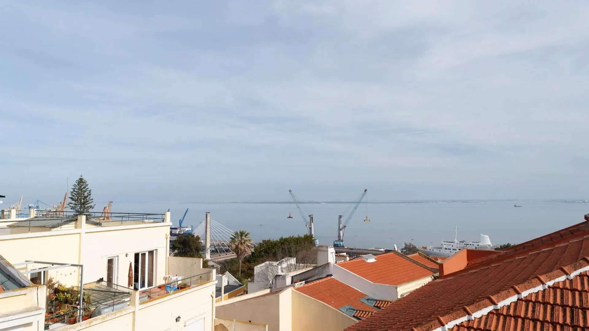 Barbadinhos Apartments In Lisbon Historic Neighborhood