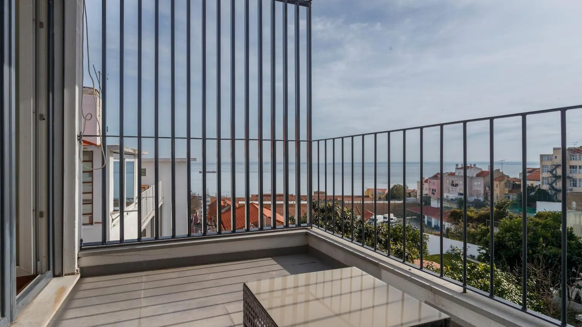 Barbadinhos Apartments In Lisbon Historic Neighborhood